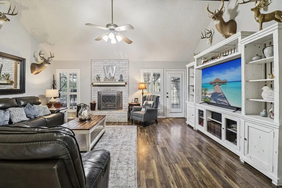 207 Camelot Drive, Weatherford, TX 76086 - Image #2