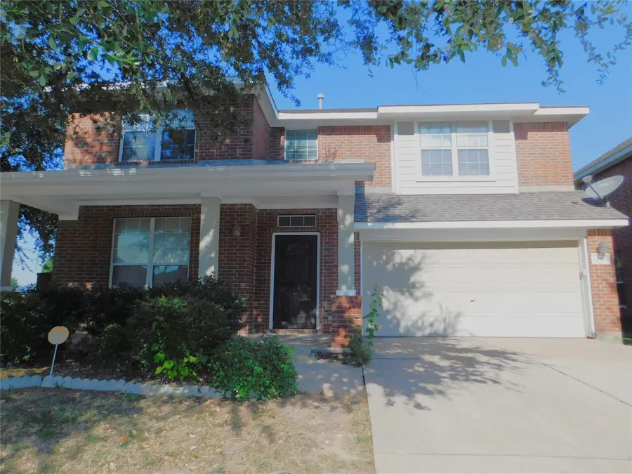 316 Hummingbird Drive, Little Elm, TX 75068 - Image #3