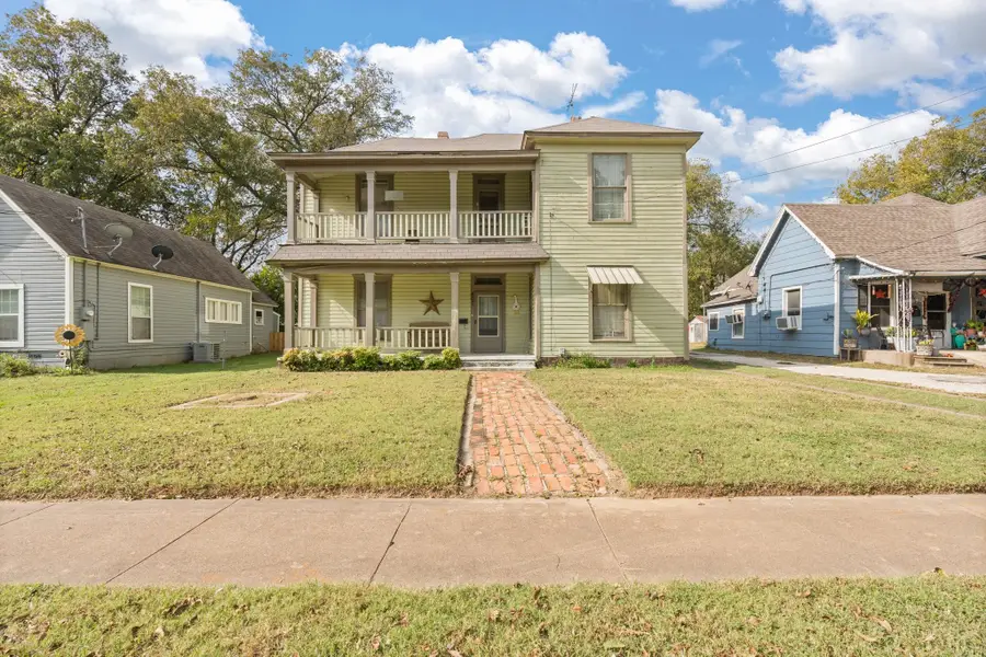 407 N Wilhite Street, Cleburne, TX 76031 - Image #2