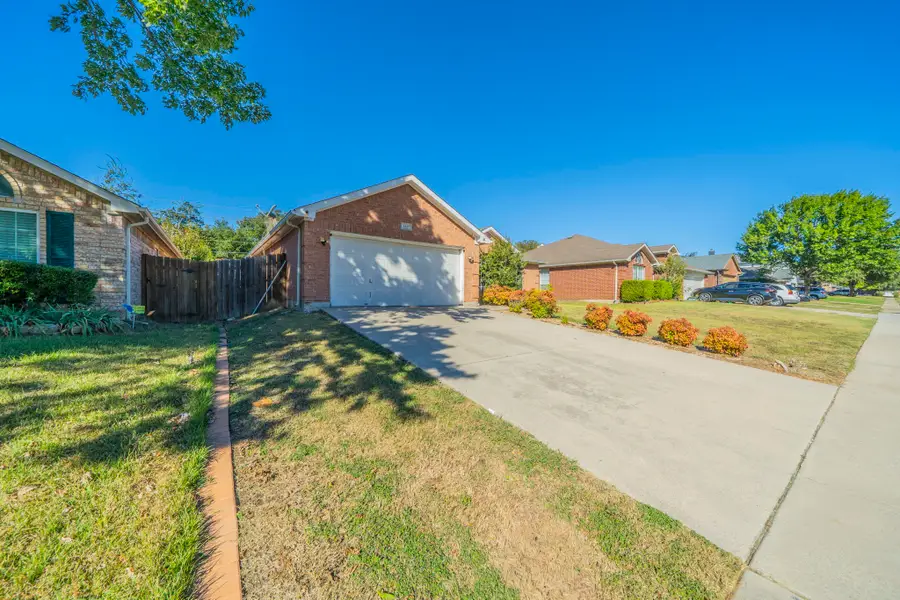 3337 Galaway Bay Drive, Grand Prairie, TX 75052 - Image #2