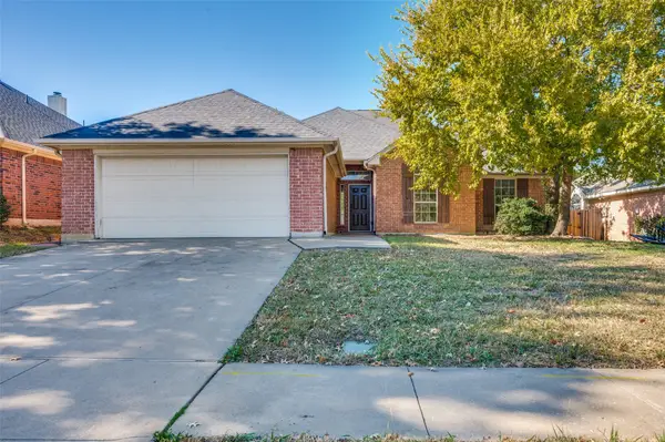 803 W Lonesome Dove Trail, Arlington, TX 76001