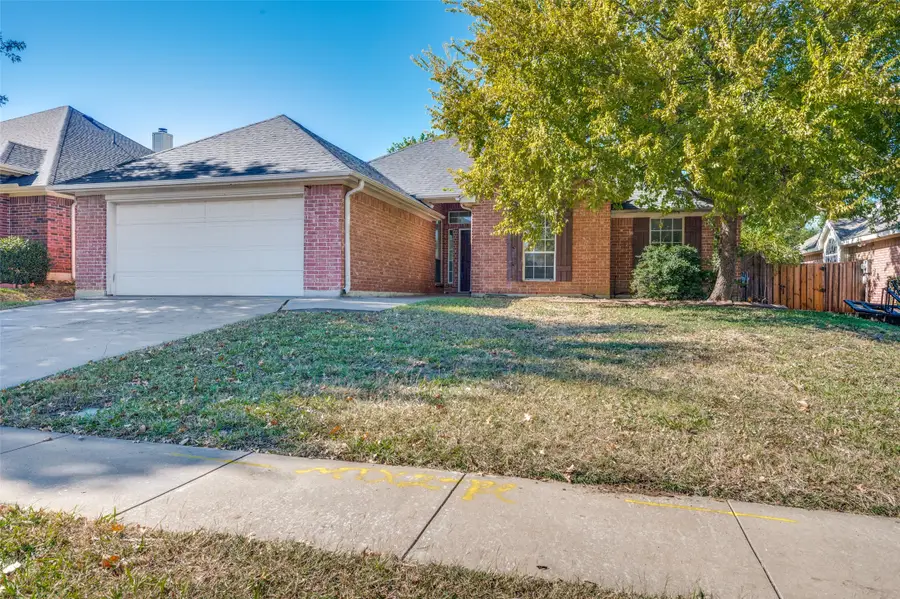 803 W Lonesome Dove Trail, Arlington, TX 76001 - Image #2