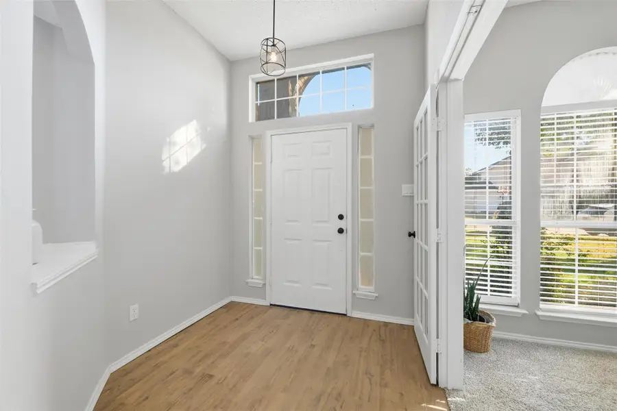 5569 Lawnsberry Drive, Fort Worth, TX 76137 - Image #3