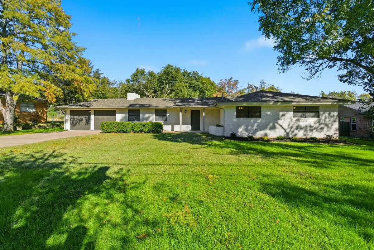 208 W Park Avenue, Weatherford, TX 76086 - Image #1