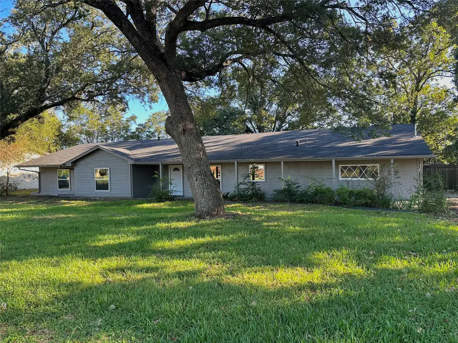 1120 Tamarisk Drive, Mexia, TX 76667 - Image #2