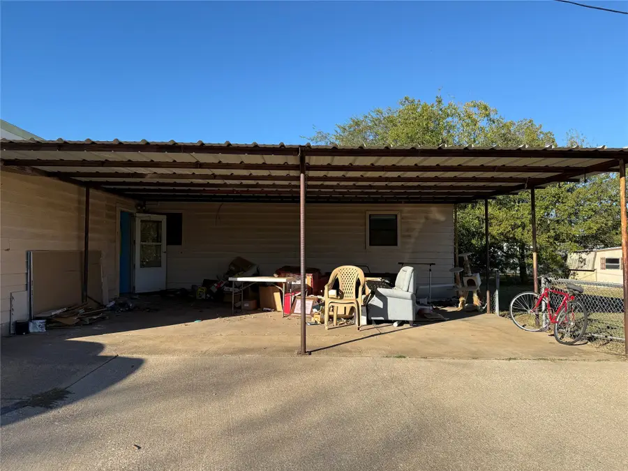 1381 Hillcrest Drive, Graham, TX 76450 - Image #2