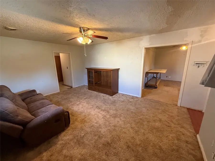 1381 Hillcrest Drive, Graham, TX 76450 - Image #3