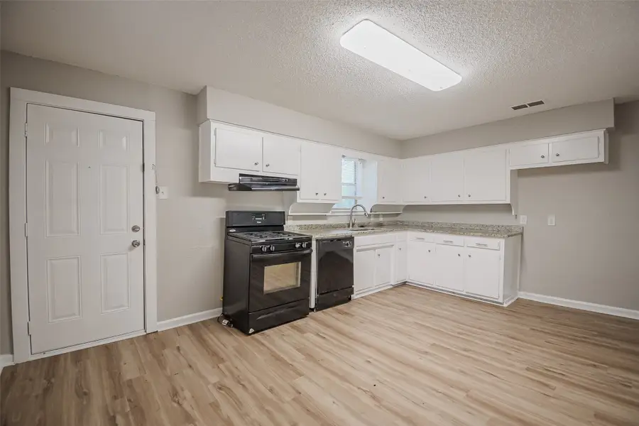 7704 Carlos Street, White Settlement, TX 76108 - Image #3