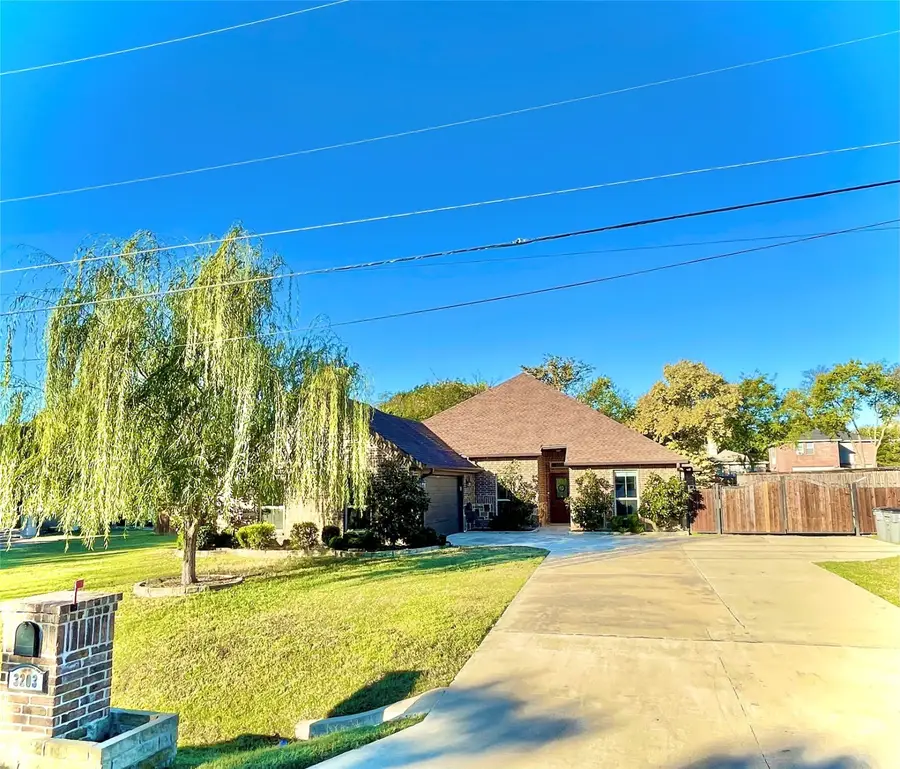 3203 Baskin Drive, Lancaster, TX 75134 - Image #2