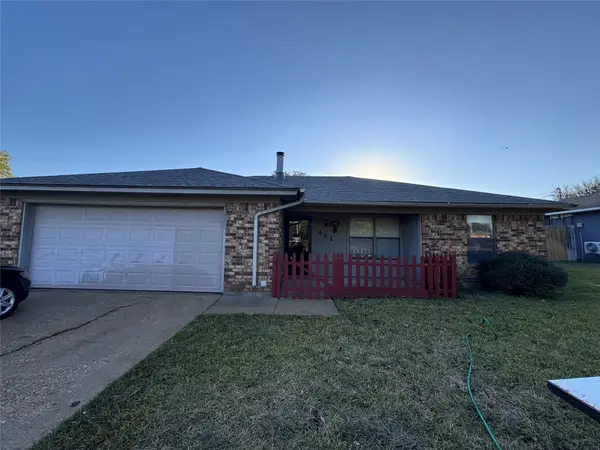 441 Wintercrest Road, Burleson, TX 76028
