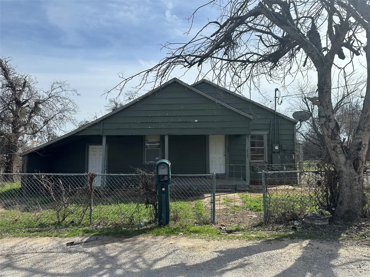 713 Wright Court, Granbury, TX 76048 - Image #1