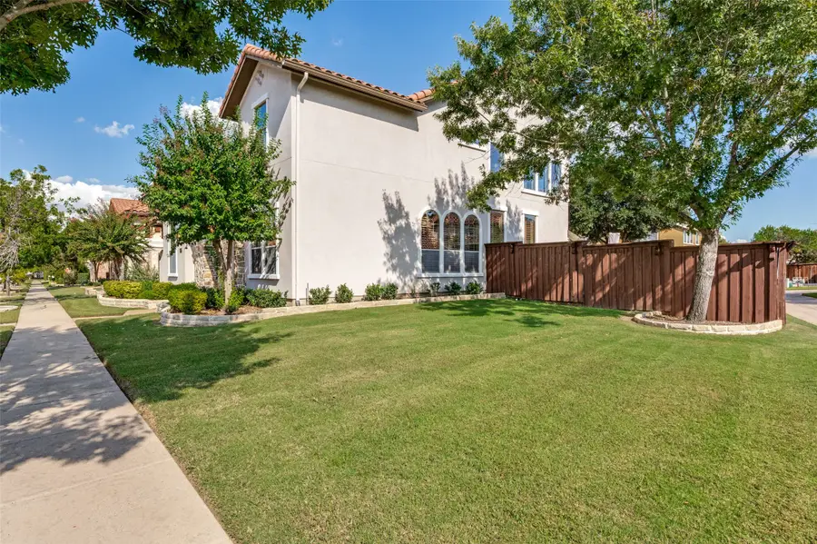 810 Redondo, Irving, TX 75039 - Image #2
