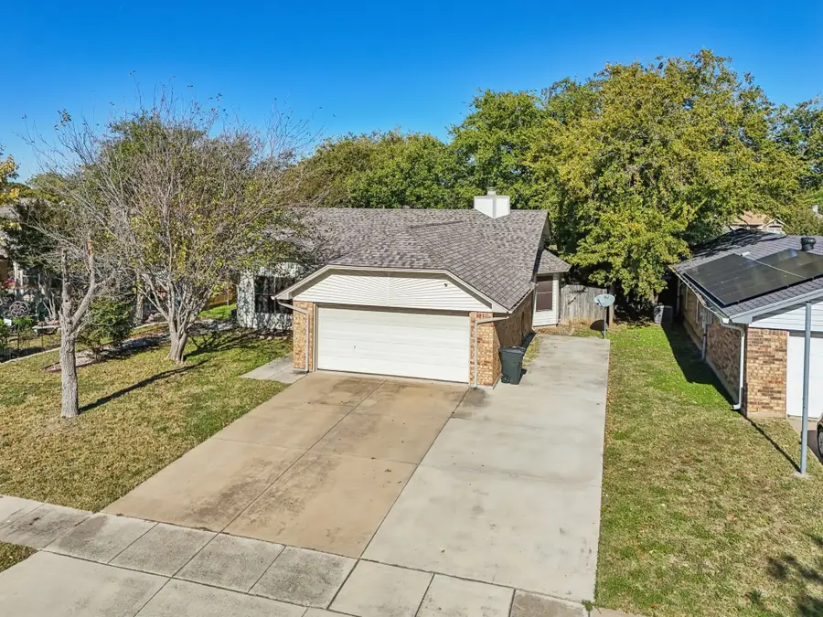 1068 W Hills Terrace, Saginaw, TX 76179 - Image #2