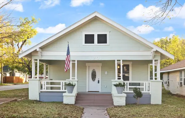 1201 W Arlington Avenue, Fort Worth, TX 76110