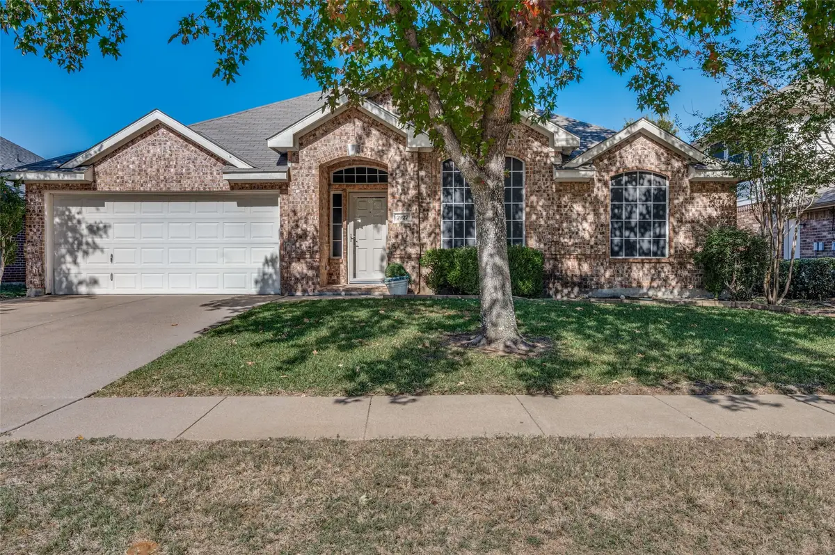 7927 Fox Chase Drive, Arlington, TX 76001 - Image #1