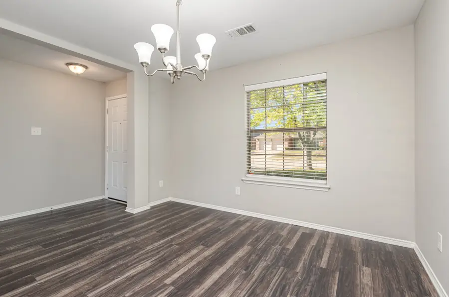 2871 Park Place Drive, Grand Prairie, TX 75052 - Image #3