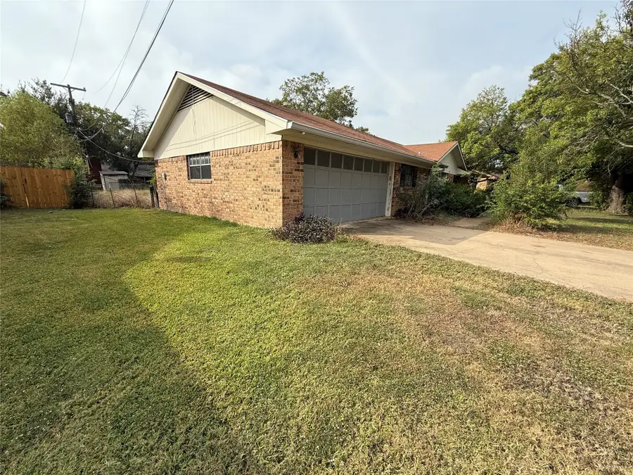 222 Royal Drive, Marlin, TX 76661 - Image #2