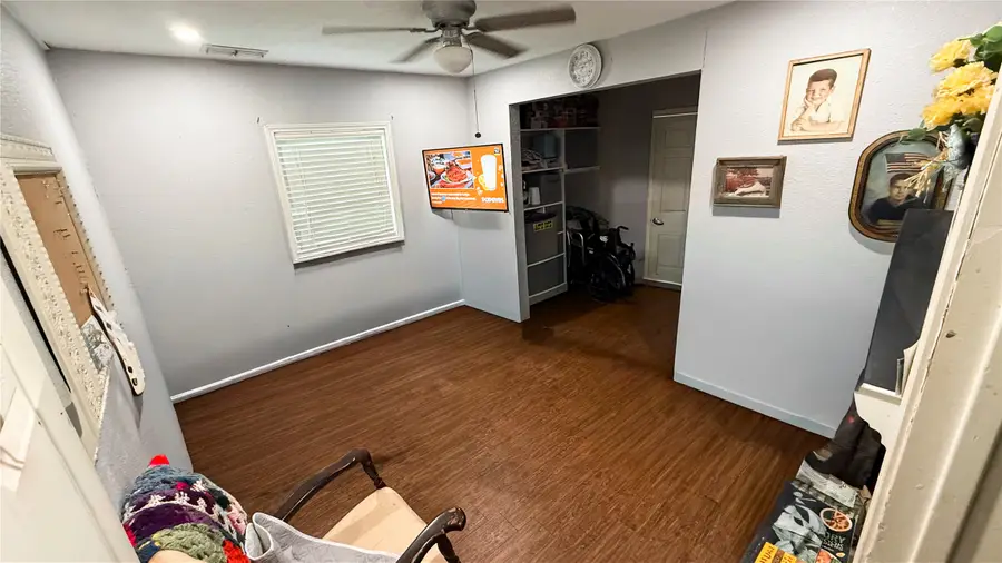 441 W Lake Street, Krum, TX 76249 - Image #2