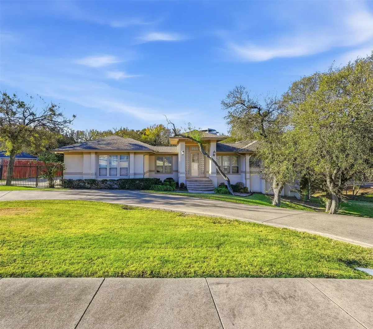 2218 Southern Oaks Drive, Cedar Hill, TX 75104 - Image #1