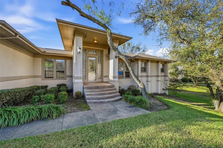 2218 Southern Oaks Drive, Cedar Hill, TX 75104 - Image #2