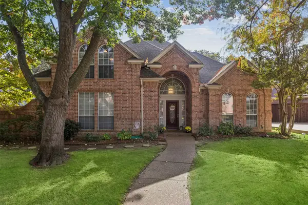 1625 Oak Creek Drive, Hurst, TX 76054