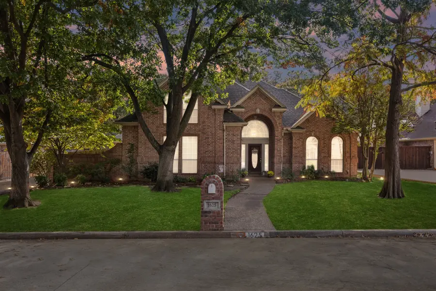 1625 Oak Creek Drive, Hurst, TX 76054 - Image #2