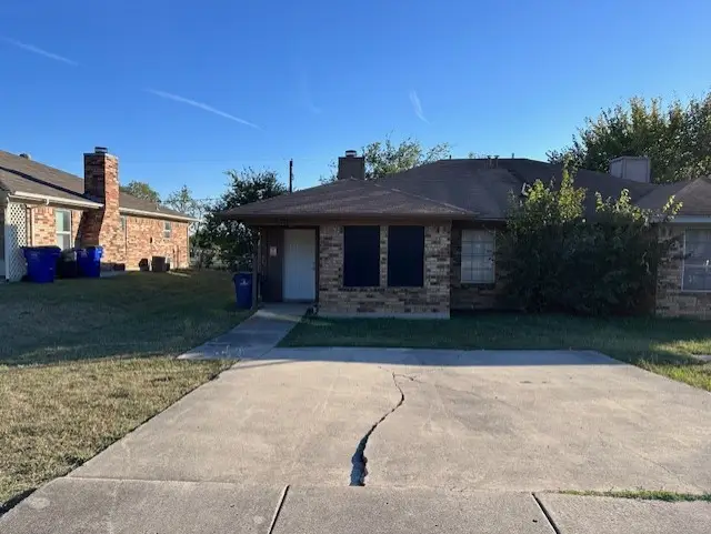 810 Woodland Court, Kennedale, TX 76060 - Image #1