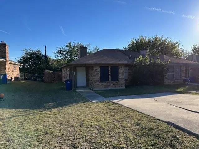 810 Woodland Court, Kennedale, TX 76060 - Image #2