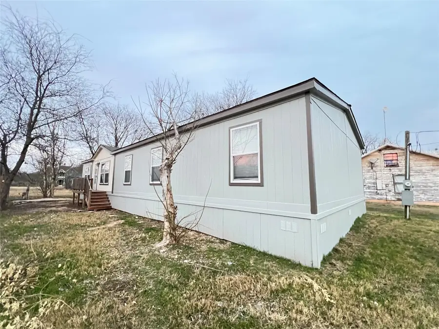 197 E Sweden Street, Walnut Springs, TX 76690 - Image #2