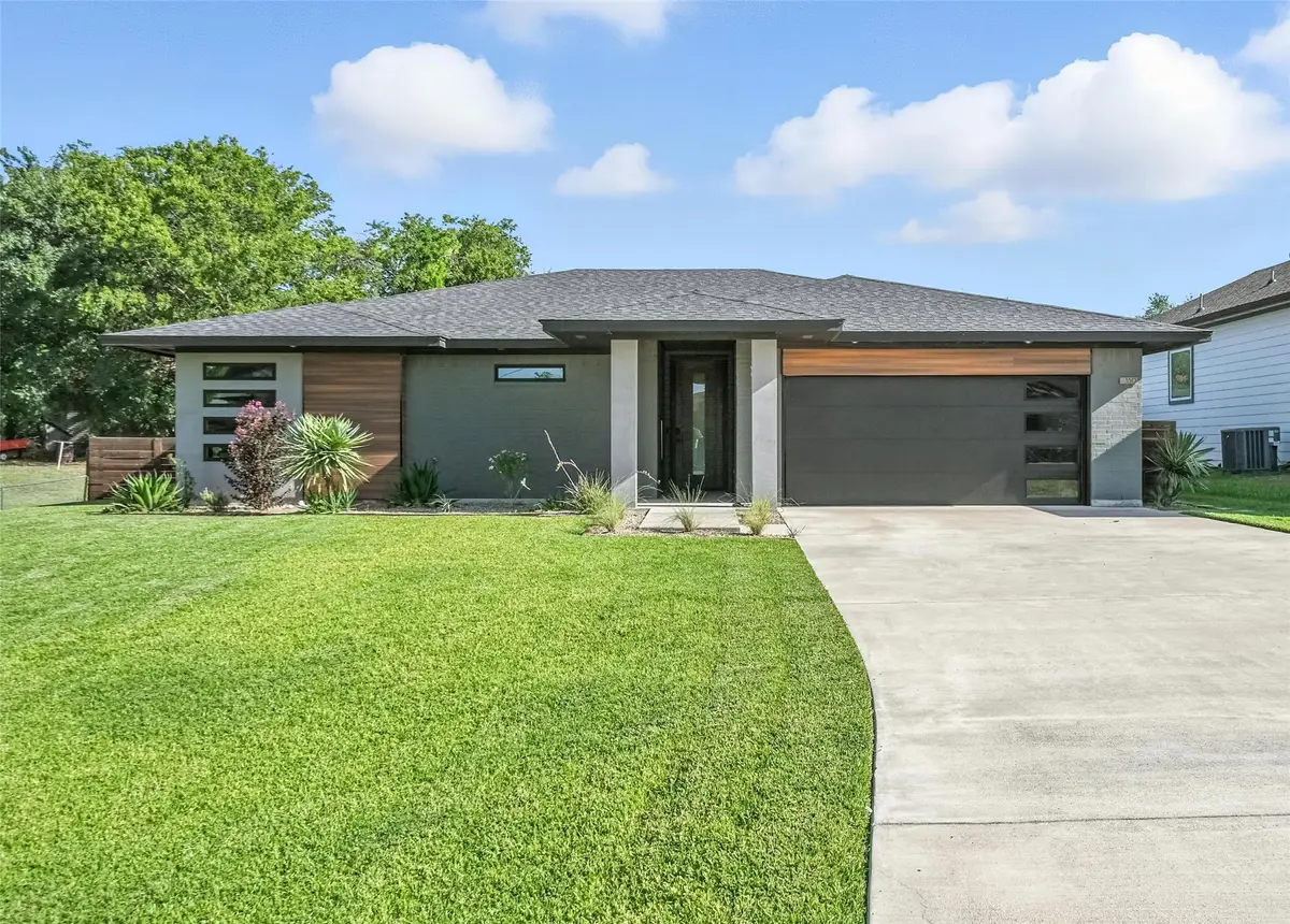 330 W Morris Street, Rhome, TX 76078 - Image #1