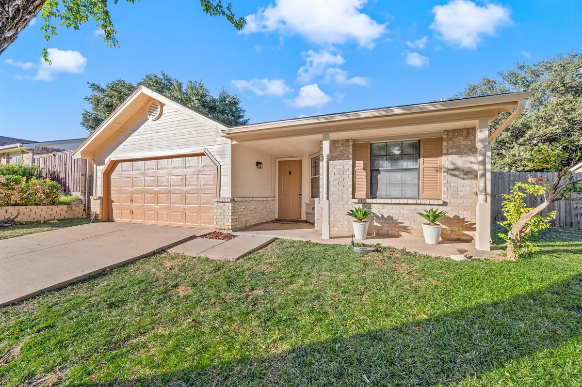 408 Moss Hill Lane, Euless, TX 76039 - Image #1