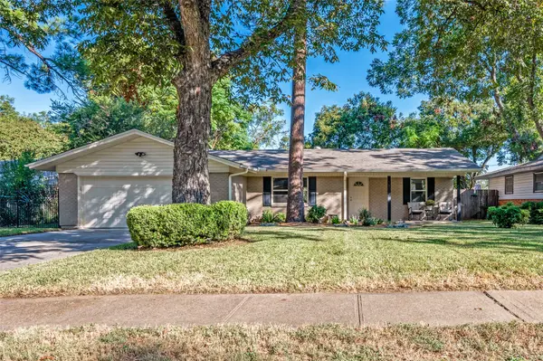 1805 Pecan Park Drive, Arlington, TX 76012