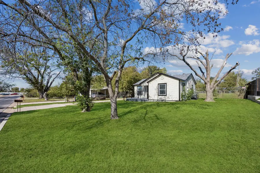 5621 Bonnie Drive, Watauga, TX 76148 - Image #2