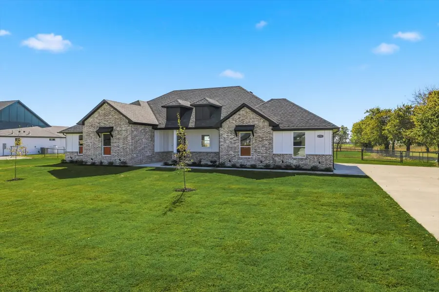 8751 Kassandra Drive, Sanger, TX 76266 - Image #2