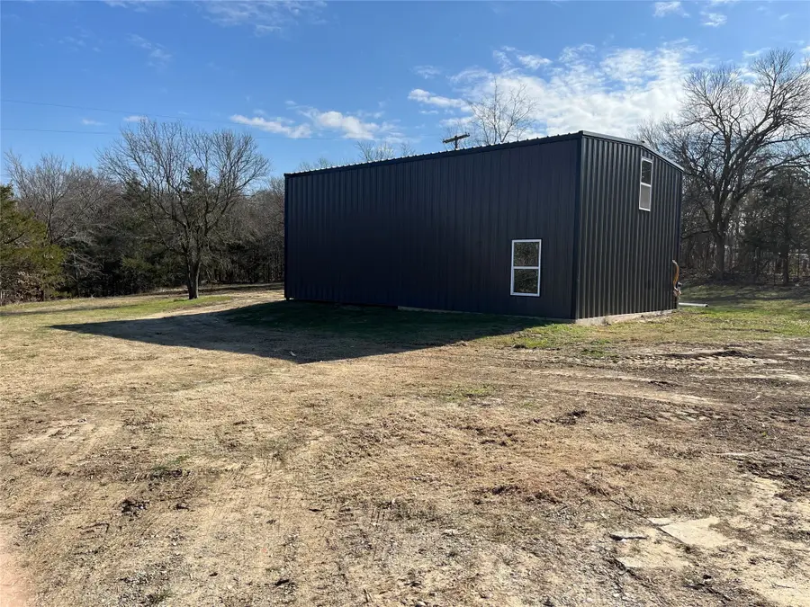 828 W Mcfarland Street, Bells, TX 75414 - #2