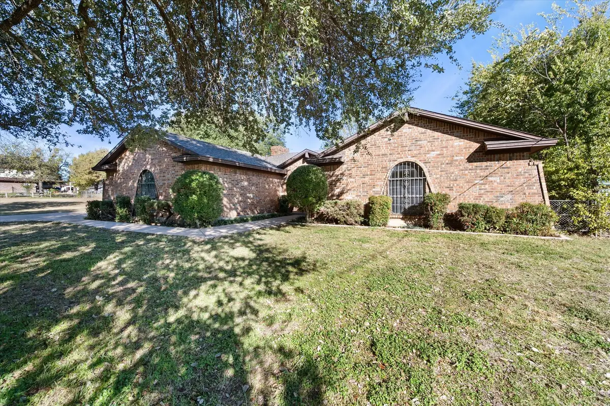 6208 S Ridge Road, Fort Worth, TX 76135 - Image #1