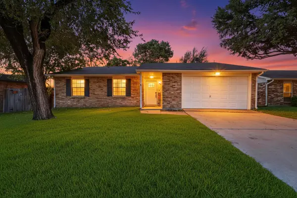 6407 Redwood Lane, Rowlett, TX 75089