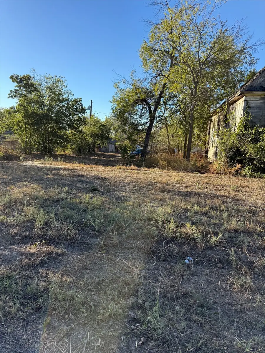 905 & 907 Ave B, Santa Anna, TX 76878 - Image #3