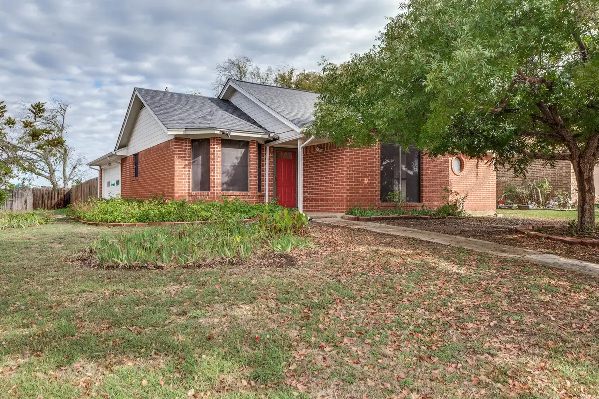 6644 Lakeside Drive, Lake Worth, TX 76135 - Image #1