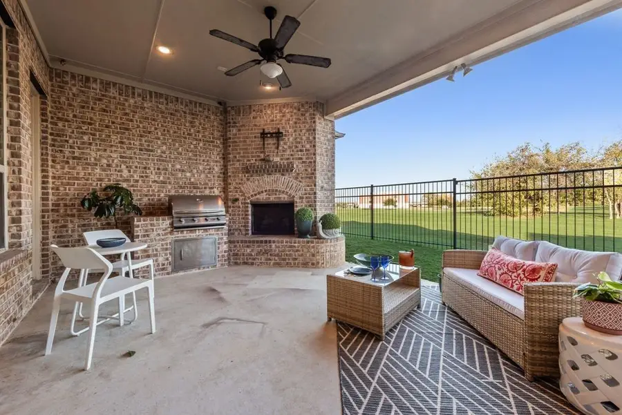 6915 Clayton Nicholas Court, Arlington, TX 76001 - Image #2