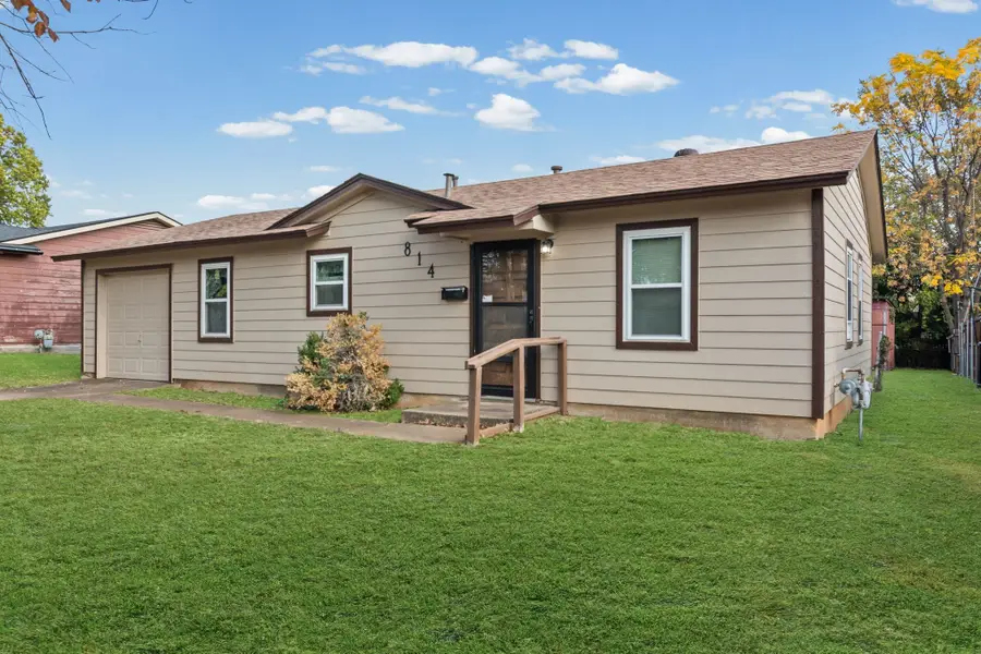 814 Bell Drive, Euless, TX 76039 - Image #3