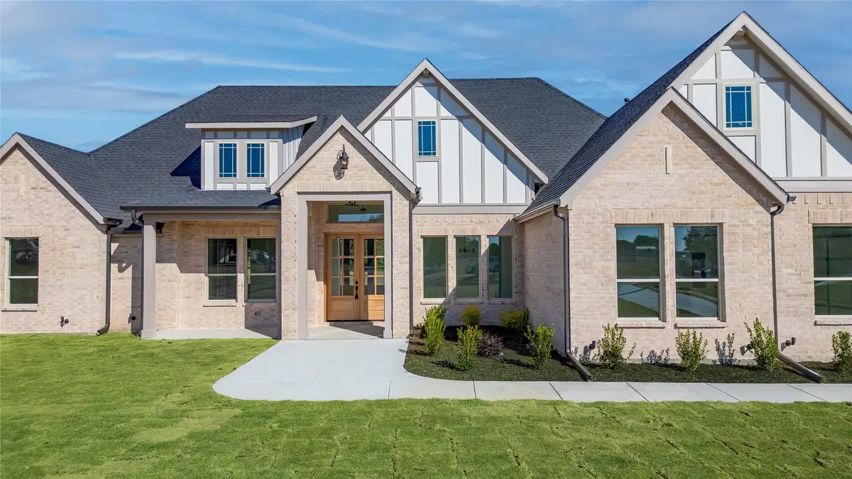 819 Meadow Lark Lane, Red Oak, TX 75154 - Image #1