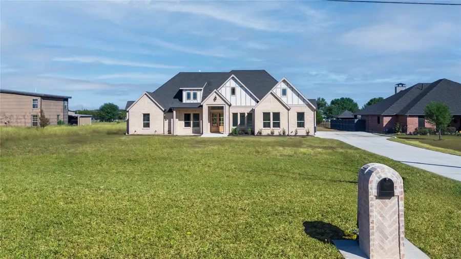 819 Meadow Lark Lane, Red Oak, TX 75154 - Image #2