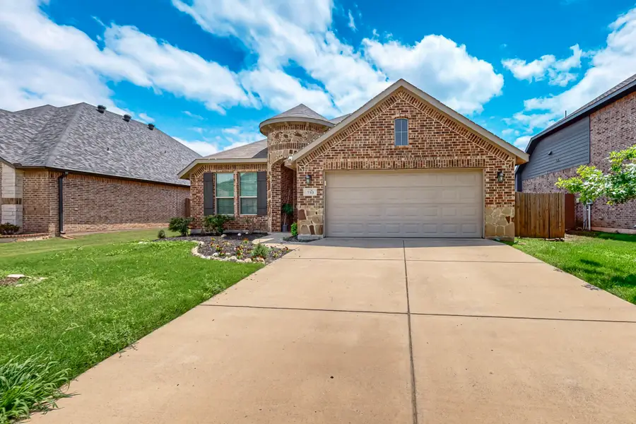 733 Ravenwood Drive, Saginaw, TX 76179 - Image #3