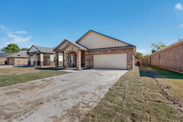 1221 S Rockwall Avenue, Terrell, TX 75160