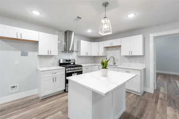 7469 Meadowcrest Drive, Fort Worth, TX 76112