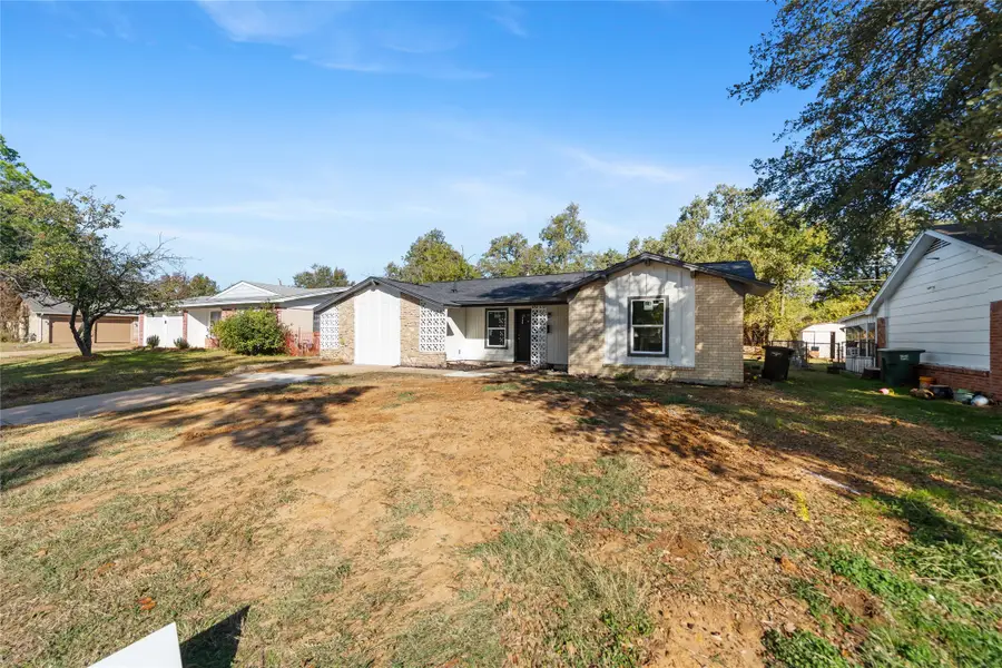 7469 Meadowcrest Drive, Fort Worth, TX 76112 - Image #3