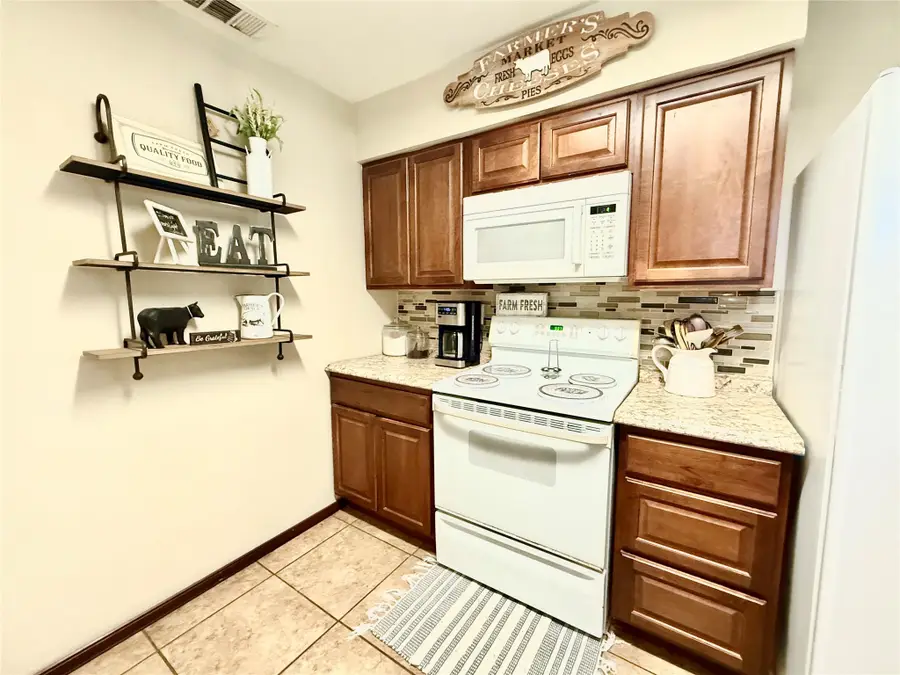 1114 Cielo Vista Drive, Grand Prairie, TX 75052 - Image #3