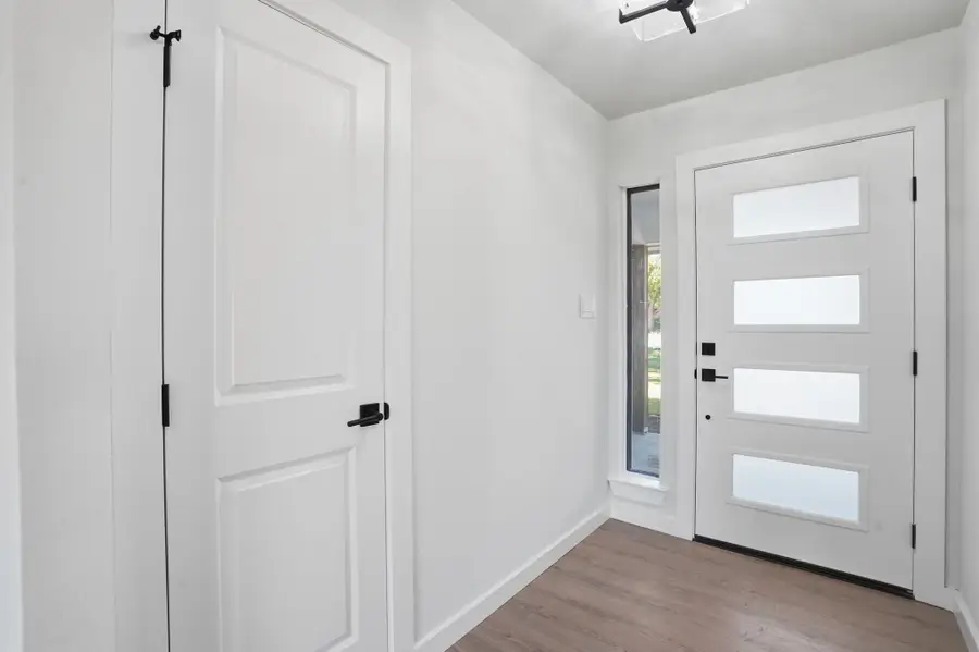 1887 Cliff View Drive, Lewisville, TX 75077 - Image #2