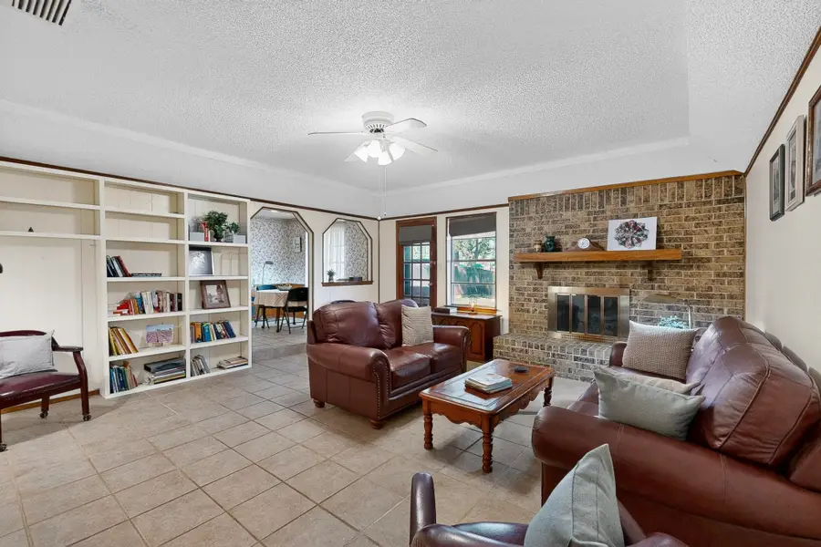 2025 Schumac Lane, Bedford, TX 76022 - Image #3